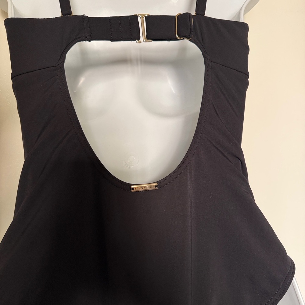 Elegant Black One-Piece Swimsuit - Picture 5 of 7